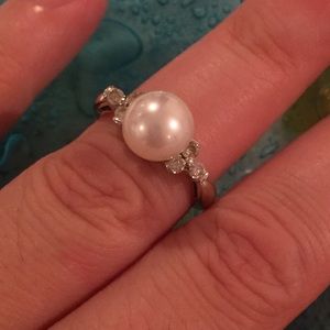 Pearl and diamond 14k ring